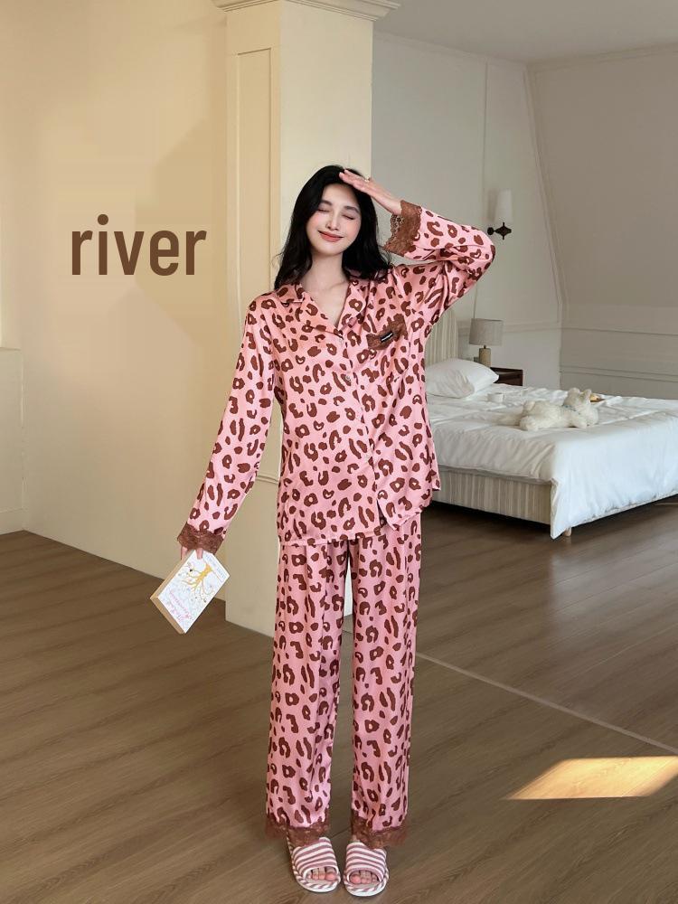 Leopard Print European-Style Ice Silk Pajamas - Long Sleeve and Pants, Wearable Indoors and Out (Spring & Autumn Collection) Medium розовый
Leopard Print European-Style Ice Silk Pajamas - Long Sleeve and Pants, Wearable Indoors and Out (Spring & Autumn Collection) Medium розовый