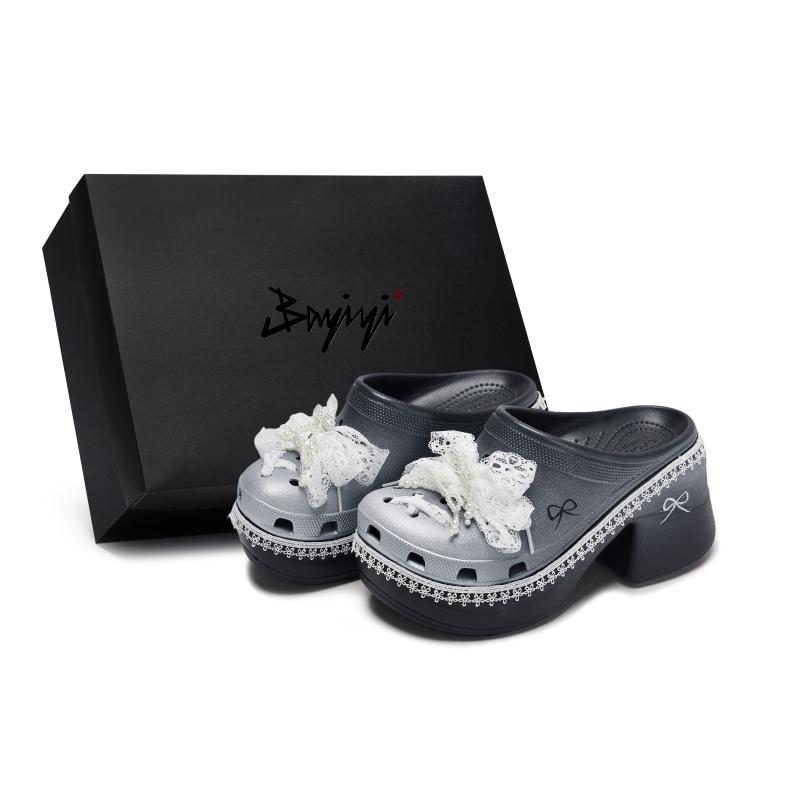 Crocs Siren Clog 811 сделано в Crocs шнуровка шнуровка бант балетный стиль подарочный набор с коробкой дырочные туфли для мужчин и женщин черный и белый серебристый 38-39
Crocs Siren Clog 811 сделано в Crocs шнуровка шнуровка бант балетный стиль подарочный набор с коробкой дырочные туфли для мужчин и женщин черный и белый серебристый 38-39