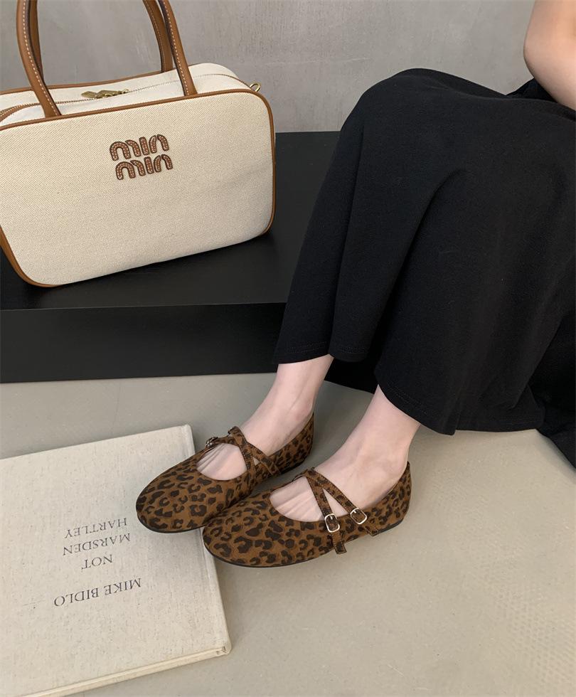 Ретро Мори литературно-художественный стиль замшевые туфли Мэри Джейн пряжка на одно слово с мелким вырезом круглый носок на плоской подошве балетки одинарные туфли женские 39 цветной печати леопарда
Ретро Мори литературно-художественный стиль замшевые туфли Мэри Джейн пряжка на одно слово с мелким вырезом круглый носок на плоской подошве балетки одинарные туфли женские 39 цветной печати леопарда