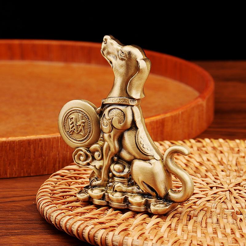 Латунная фигурка собаки по китайскому зодиаку: Процветающая собака с монетой юаньбао
Латунная фигурка собаки по китайскому зодиаку: Процветающая собака с монетой юаньбао