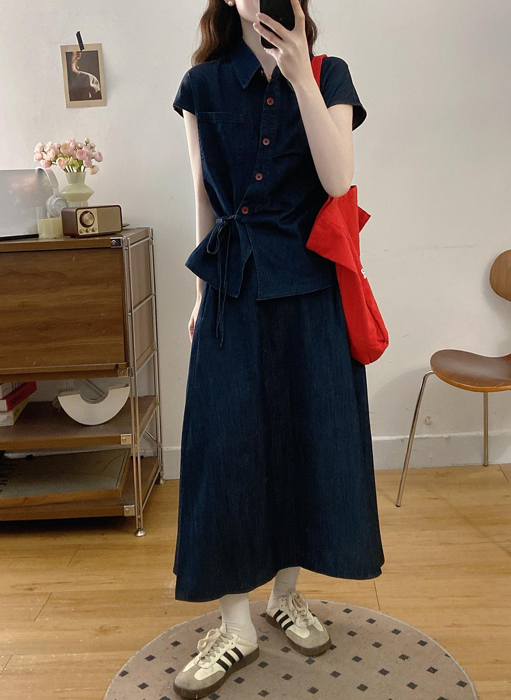Plus Size Summer Chic Denim Two-Piece: Waist-Cinched Tie-Waist Short-Sleeved Shirt and Skirt Set for Women XL
Plus Size Summer Chic Denim Two-Piece: Waist-Cinched Tie-Waist Short-Sleeved Shirt and Skirt Set for Women XL
