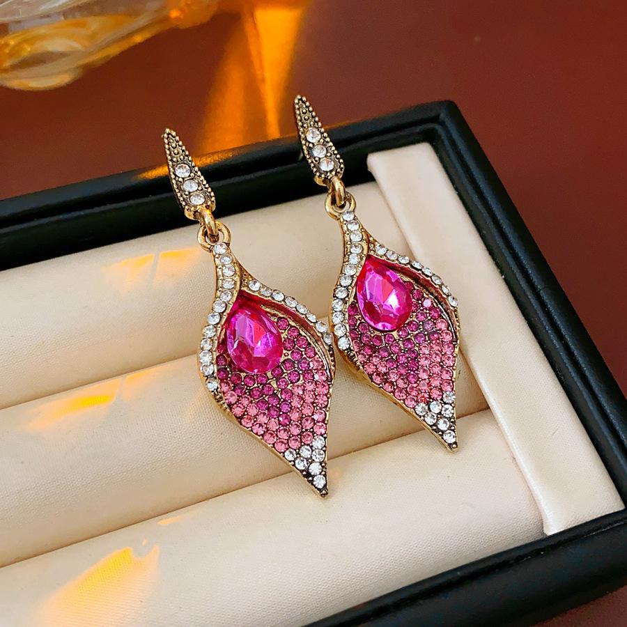 Винтажные этнические серьги со стразами для женщин, серьги-капли с подвеской, новая мода, женский свадебный циркон
Винтажные этнические серьги со стразами для женщин, серьги-капли с подвеской, новая мода, женский свадебный циркон