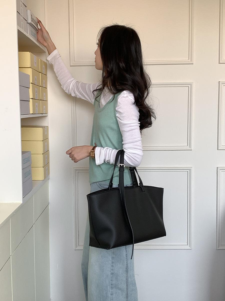 PU Leather Big Tote for Women 2026 New Fashi Korean Simple Large Capacity Shoulder Bags Vintage Casual Solid Trend Handbags 35.5cmx24cmx10cm чёрный
PU Leather Big Tote for Women 2026 New Fashi Korean Simple Large Capacity Shoulder Bags Vintage Casual Solid Trend Handbags 35.5cmx24cmx10cm чёрный
