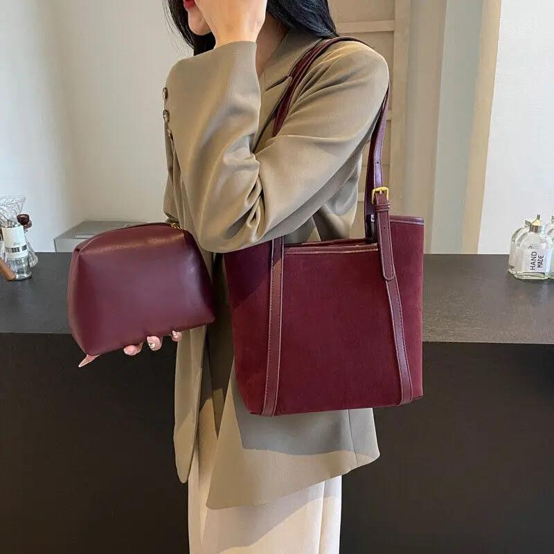 Retro Shoulder Bag Large Capacity Slouchy Bucket Satchels Designer Top Handle Handbag with Small Bag Women Work Shopping Travel червоний
Retro Shoulder Bag Large Capacity Slouchy Bucket Satchels Designer Top Handle Handbag with Small Bag Women Work Shopping Travel червоний