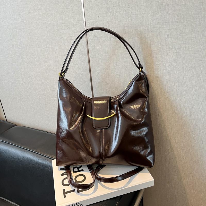 High-value fashion niche armpit bag autumn new commuter small tote bag women s casual shoulder bag
High-value fashion niche armpit bag autumn new commuter small tote bag women s casual shoulder bag