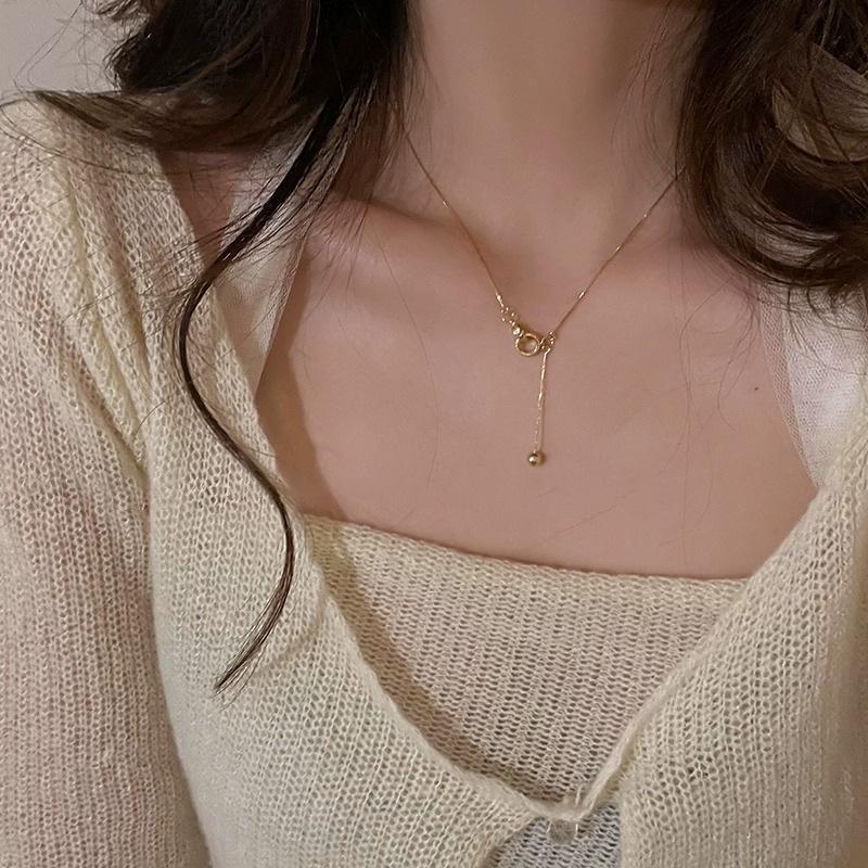 Niche High-End Double Ring Necklace for Women – Stylish, Non-Fading Clavicle Chain with a Light Luxury Design
Niche High-End Double Ring Necklace for Women – Stylish, Non-Fading Clavicle Chain with a Light Luxury Design