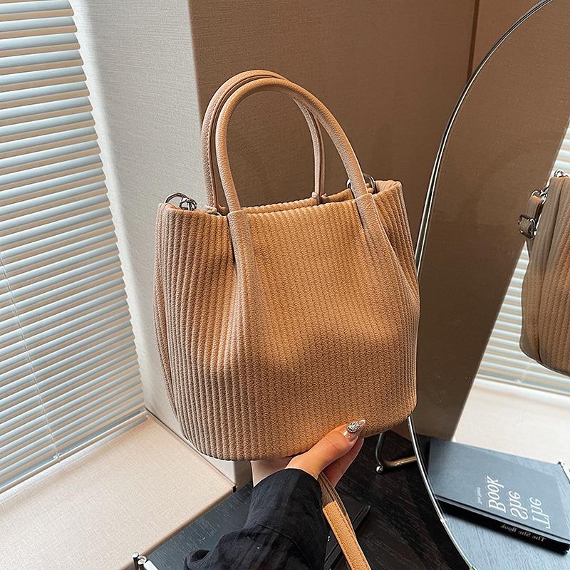 Новая сумка женская 2024 популярная сумка-ведро осень универсальная в этом году популярная модная женская сумка-мессенджер через плечо хаки
Новая сумка женская 2024 популярная сумка-ведро осень универсальная в этом году популярная модная женская сумка-мессенджер через плечо хаки