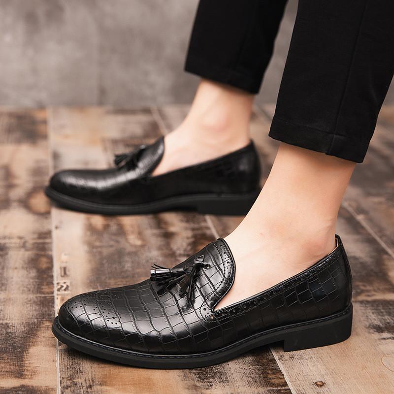 Male Formal Footwear Men Loafers Patent Leather Brown Slip On Tassel Loafers Wedding Party Shoes Men casual Shoes Big Size 38-46 38 чорний
Male Formal Footwear Men Loafers Patent Leather Brown Slip On Tassel Loafers Wedding Party Shoes Men casual Shoes Big Size 38-46 38 чорний