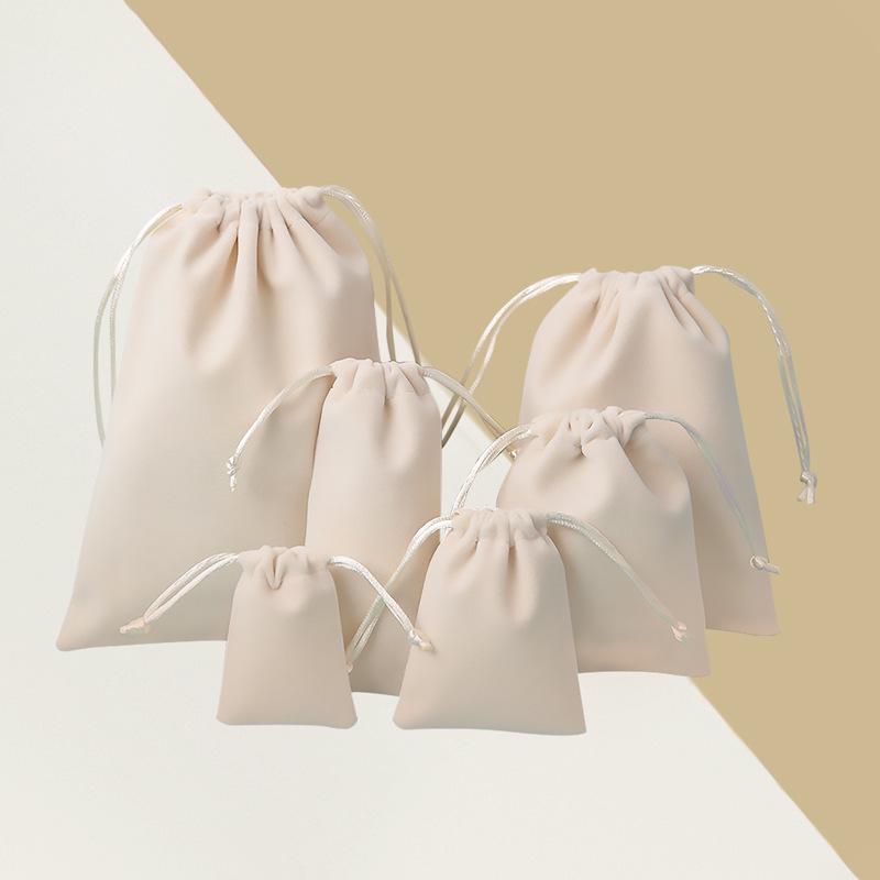 Velvet Drawstring Jewelry Pouch with Snap Closure – Perfect for Coins, Rings, Necklaces, Earrings, and Accessories.
Velvet Drawstring Jewelry Pouch with Snap Closure – Perfect for Coins, Rings, Necklaces, Earrings, and Accessories.