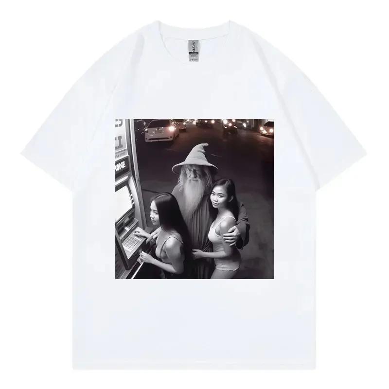 Волшебник банкомата с девушками Смешная футболка-мем Женская винтажная модная футболка с коротким рукавом Летняя повседневная свободная футболка 3XL
Волшебник банкомата с девушками Смешная футболка-мем Женская винтажная модная футболка с коротким рукавом Летняя повседневная свободная футболка 3XL