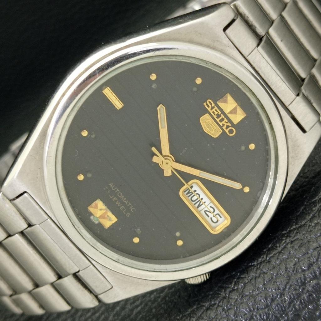 Б/У подлинные старинные автоматические мужские часы SEIKO 5 из Японии с оригинальным циферблатом a435065-2 R122-a435065
Б/У подлинные старинные автоматические мужские часы SEIKO 5 из Японии с оригинальным циферблатом a435065-2 R122-a435065