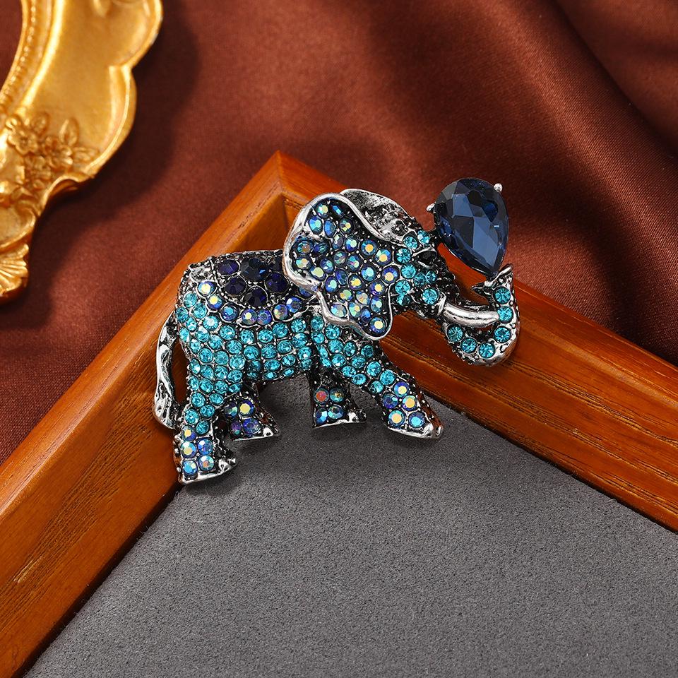 Retro Crystal Wealth Elephant Brooch – Rhinestone Alloy Animal Ornament for Outerwear Accessories and Gifts
Retro Crystal Wealth Elephant Brooch – Rhinestone Alloy Animal Ornament for Outerwear Accessories and Gifts