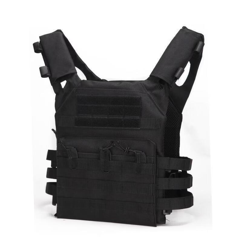 Lightweight Tactical Vest
Lightweight Tactical Vest