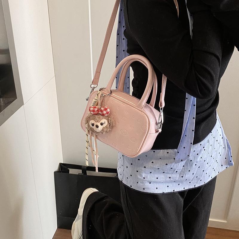Niche handbag women s new spring popular fashion high-end single shoulder crossbody small square bag
Niche handbag women s new spring popular fashion high-end single shoulder crossbody small square bag