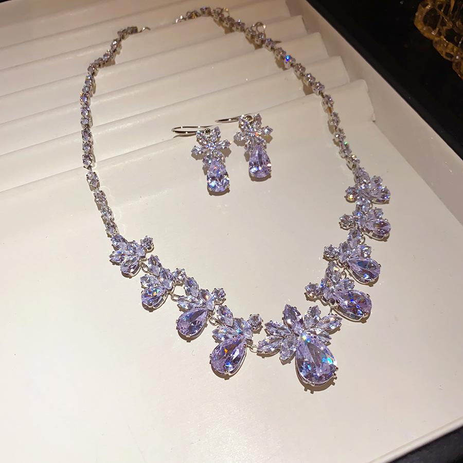 European and American zircon water drop flower ear hook necklace set light luxury high-end collarbone chain exquisite fashion temperament jewelry
European and American zircon water drop flower ear hook necklace set light luxury high-end collarbone chain exquisite fashion temperament jewelry