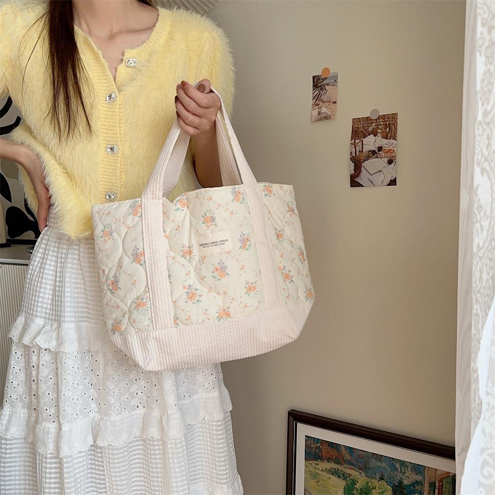 Niche canvas bag splicing floral padded cotton casual handbag storage bag shopping bag
Niche canvas bag splicing floral padded cotton casual handbag storage bag shopping bag