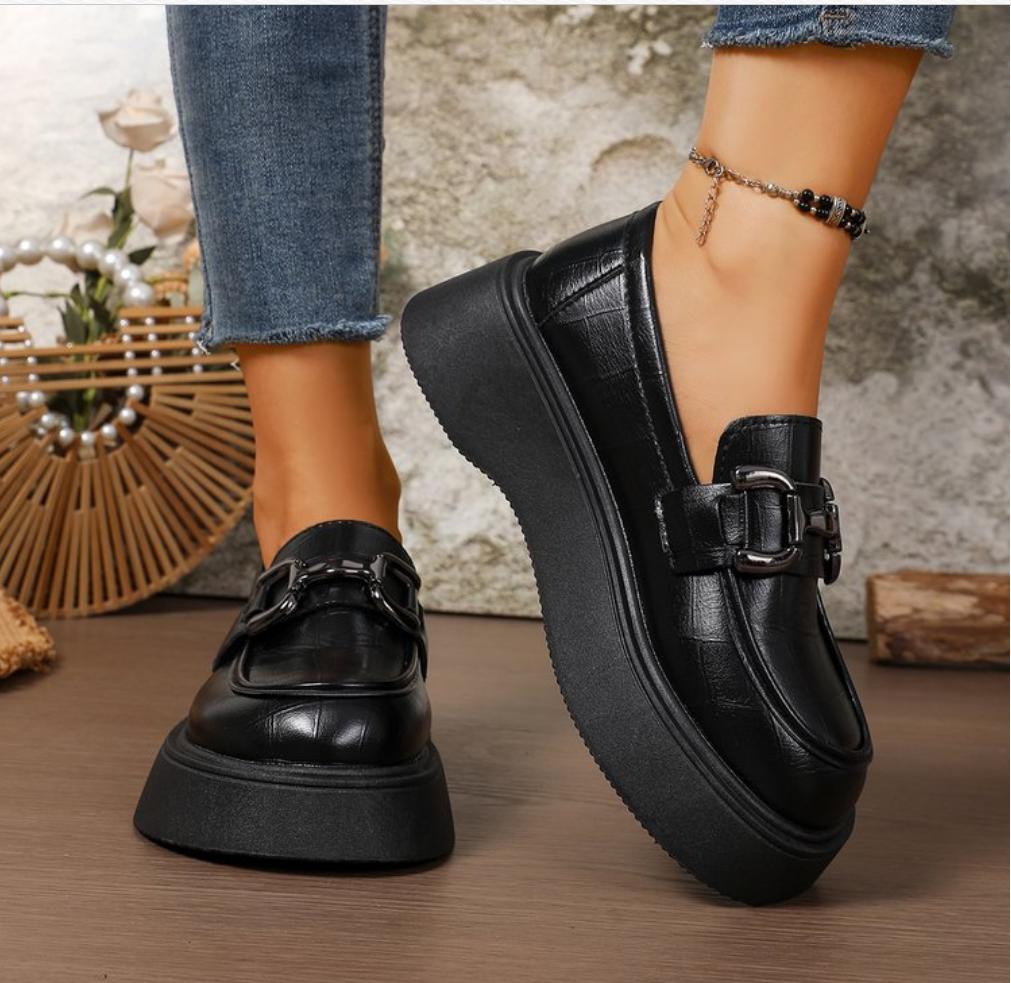 Модные весенние лоферы на платформе с металлической пряжкой, женские кожаные слипоны на плоской подошве, женская обувь в студенческом стиле, толстая подошва, обувь для платья JK, криперы 35 чёрный
Модные весенние лоферы на платформе с металлической пряжкой, женские кожаные слипоны на плоской подошве, женская обувь в студенческом стиле, толстая подошва, обувь для платья JK, криперы 35 чёрный