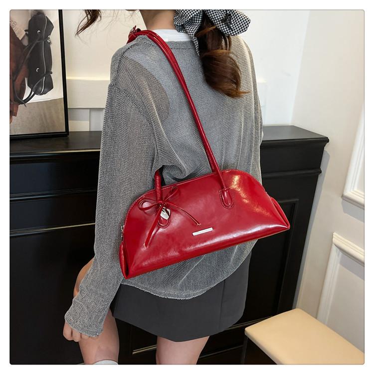 New 2025 niche design bag women s simple versatile handbag messenger small square bag червоний
New 2025 niche design bag women s simple versatile handbag messenger small square bag червоний