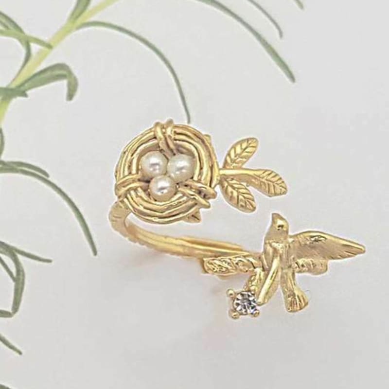 Ollia Pigeon Layered Gardling Fashion Ring Gold matte
Ollia Pigeon Layered Gardling Fashion Ring Gold matte
