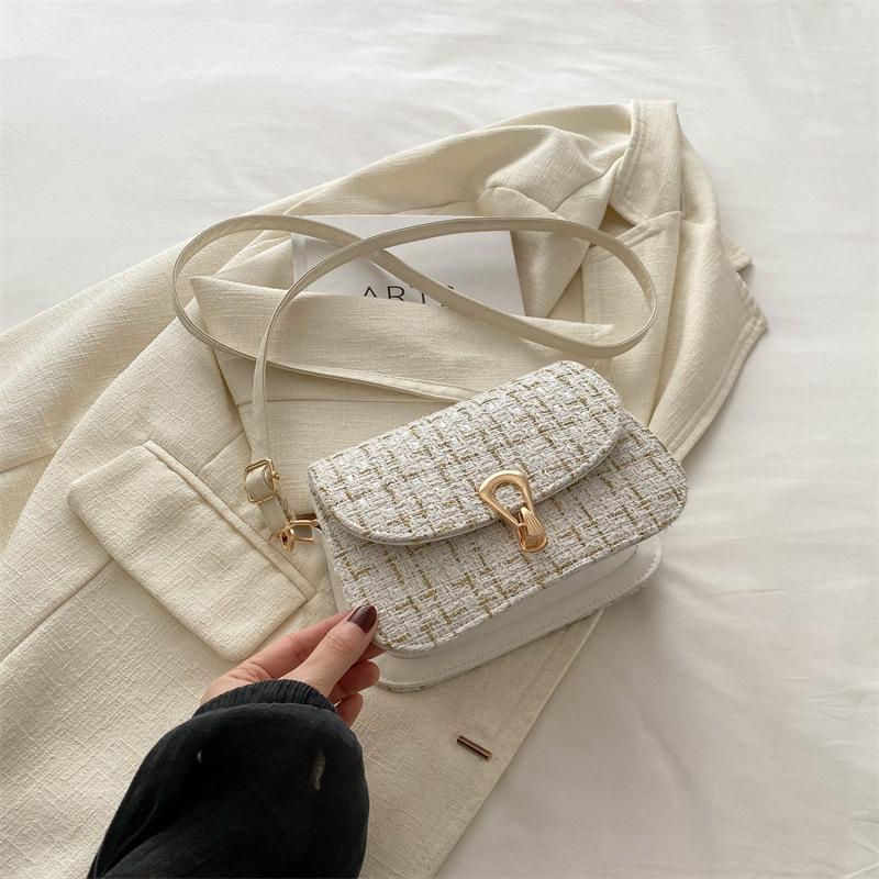 Gentle and fashionable Korean version of the lock shoulder messenger bag 2025 new high-value versatile ins saddle bag leisure bag білий
Gentle and fashionable Korean version of the lock shoulder messenger bag 2025 new high-value versatile ins saddle bag leisure bag білий