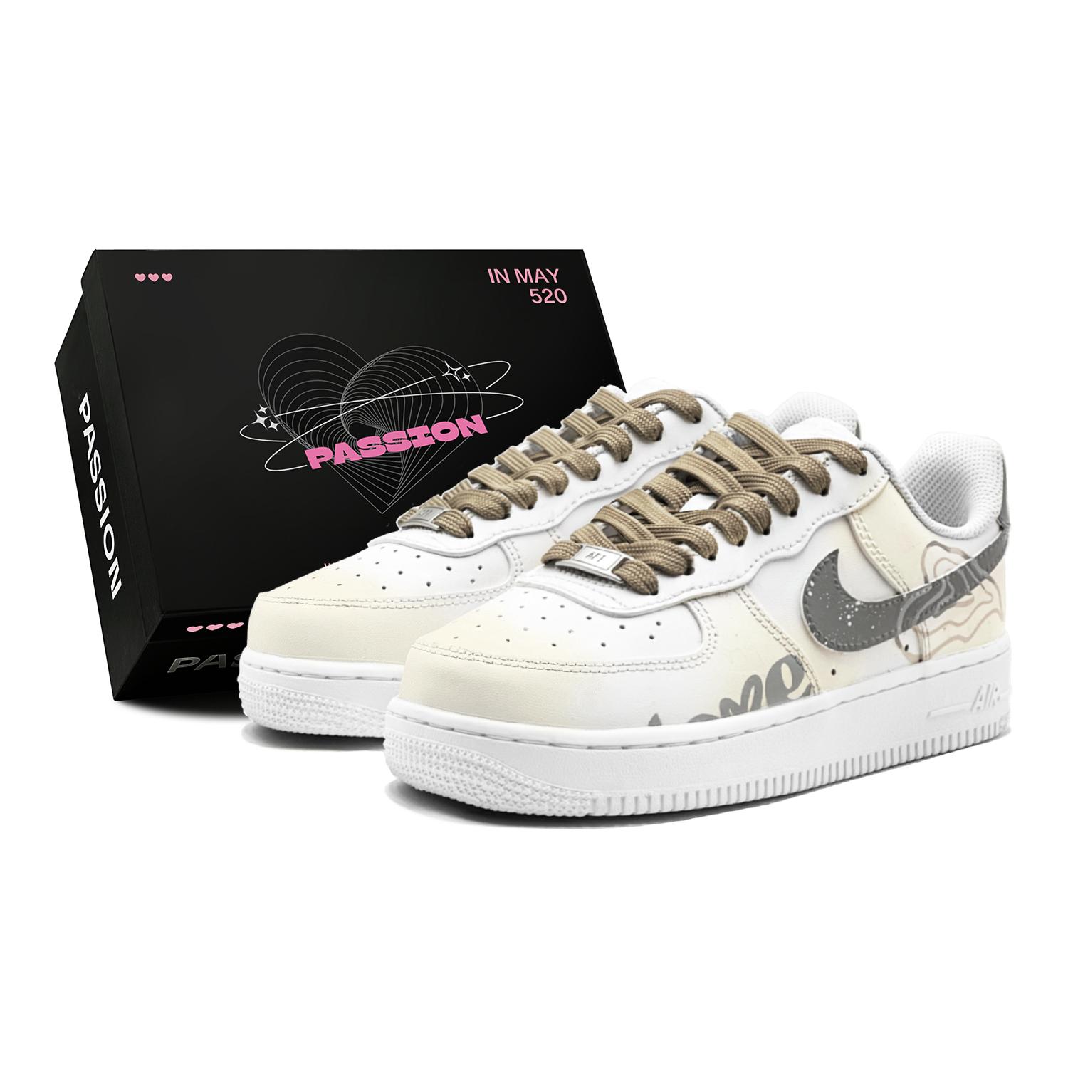 Nike Air Force 1 Romantic Treat, Milk Coffee Heart, Couple s Low top Skateboard Shoes Unisex Yellow Brown CW2288-111(TeamS2-S-BOX) 37.5
Nike Air Force 1 Romantic Treat, Milk Coffee Heart, Couple s Low top Skateboard Shoes Unisex Yellow Brown CW2288-111(TeamS2-S-BOX) 37.5