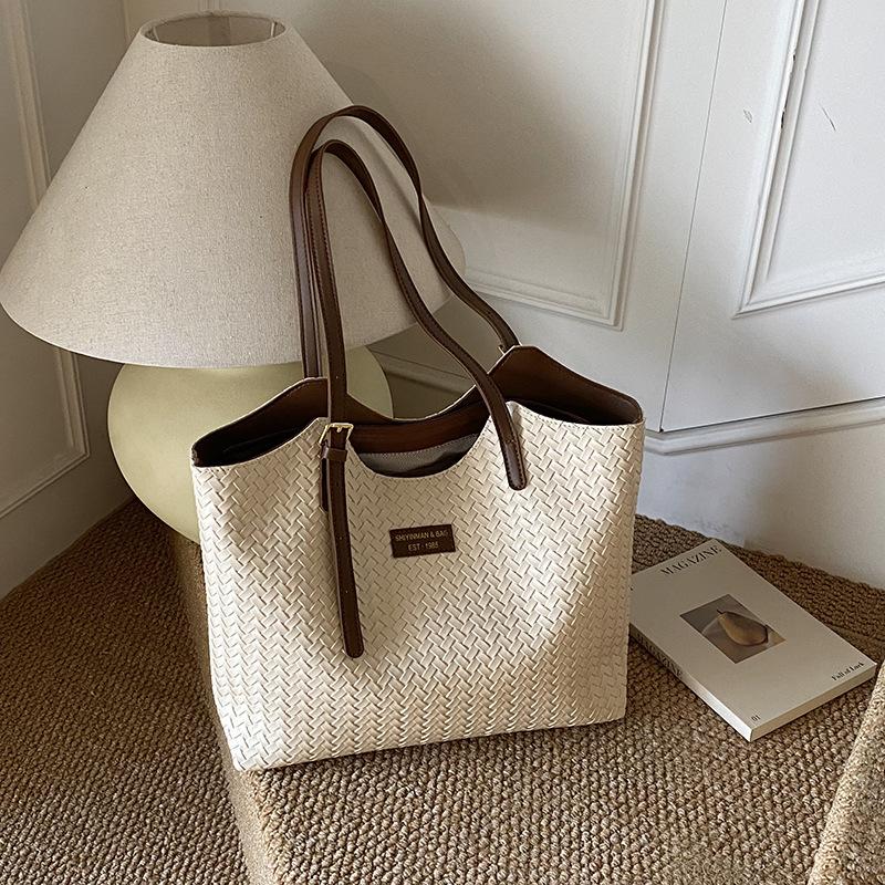 Fashion high sense large capacity bag new women s bag fashion commuter shoulder bag casual simple women s bag
Fashion high sense large capacity bag new women s bag fashion commuter shoulder bag casual simple women s bag