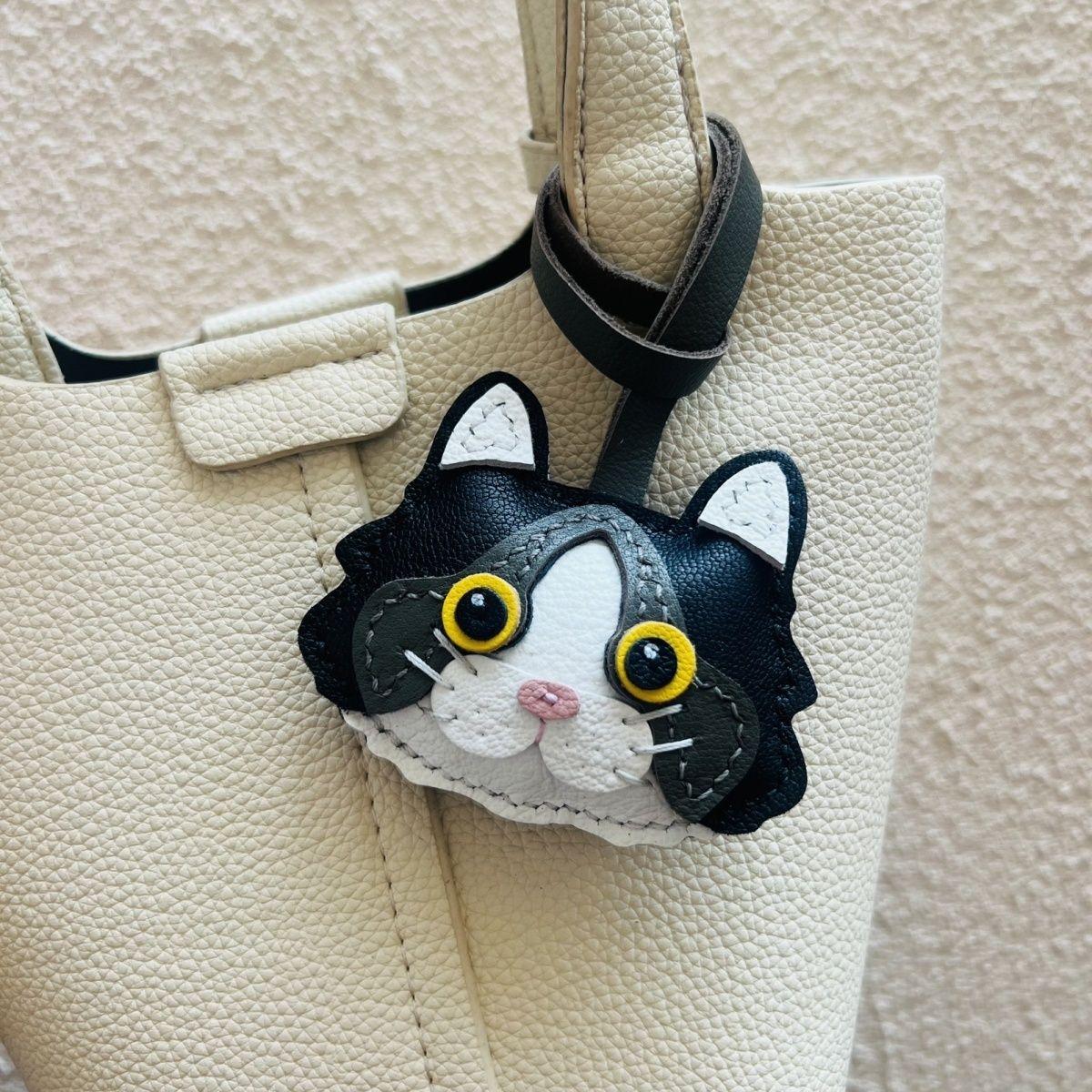 Шарм для сумки ручной работы в стиле черного кота, винтажный милый брелок, украшение, подарок
Шарм для сумки ручной работы в стиле черного кота, винтажный милый брелок, украшение, подарок