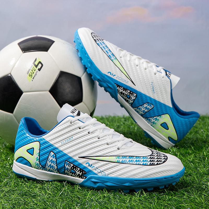 2025 new boys and girls low-top football shoes professional long nail competition broken nail training sports shoes 40
2025 new boys and girls low-top football shoes professional long nail competition broken nail training sports shoes 40