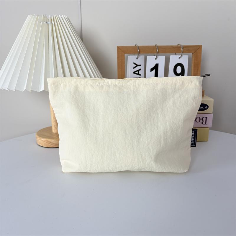 New Nylon Waterproof Cosmetic Bag Simple Solid Color Women s Clutch Bag Large Capacity Student Zipper Wash Storage Bag бежевий
New Nylon Waterproof Cosmetic Bag Simple Solid Color Women s Clutch Bag Large Capacity Student Zipper Wash Storage Bag бежевий