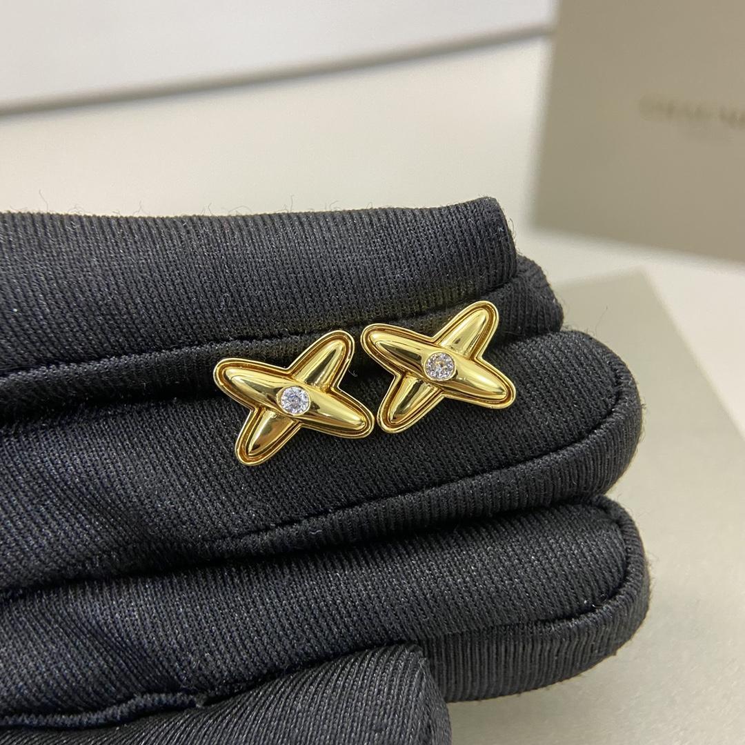 New Vintage 925 Sterling Silver Earrings Cross Earring 18k Gold Plated Pave 5a Zirconia Studs Earrings For Women Luxury Jewelry чорний
New Vintage 925 Sterling Silver Earrings Cross Earring 18k Gold Plated Pave 5a Zirconia Studs Earrings For Women Luxury Jewelry чорний