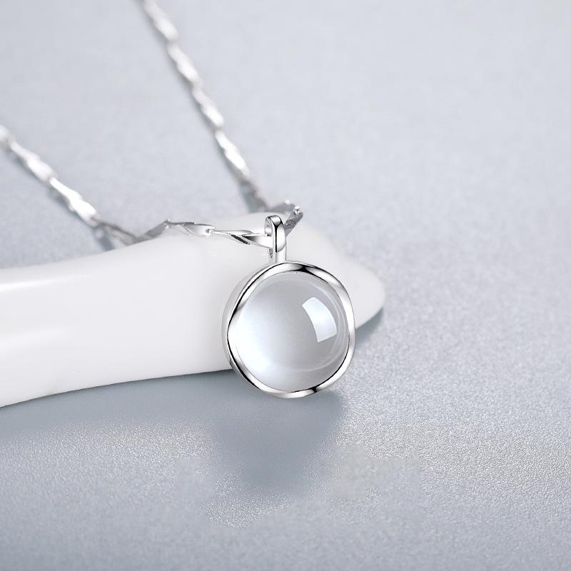 Minimalist Niche Design Water Wave Chain Gold-Plated Round Pendant Necklace in S925 Sterling Silver for Women 925 Silver
Minimalist Niche Design Water Wave Chain Gold-Plated Round Pendant Necklace in S925 Sterling Silver for Women 925 Silver