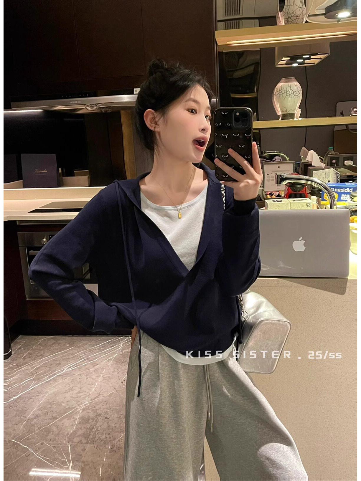 Women s Early Autumn Hooded Striped Knit Sweatshirt: Faux Two-Piece, Loose Fit, Lightweight, Lazy Style Short T-shirt. M
Women s Early Autumn Hooded Striped Knit Sweatshirt: Faux Two-Piece, Loose Fit, Lightweight, Lazy Style Short T-shirt. M