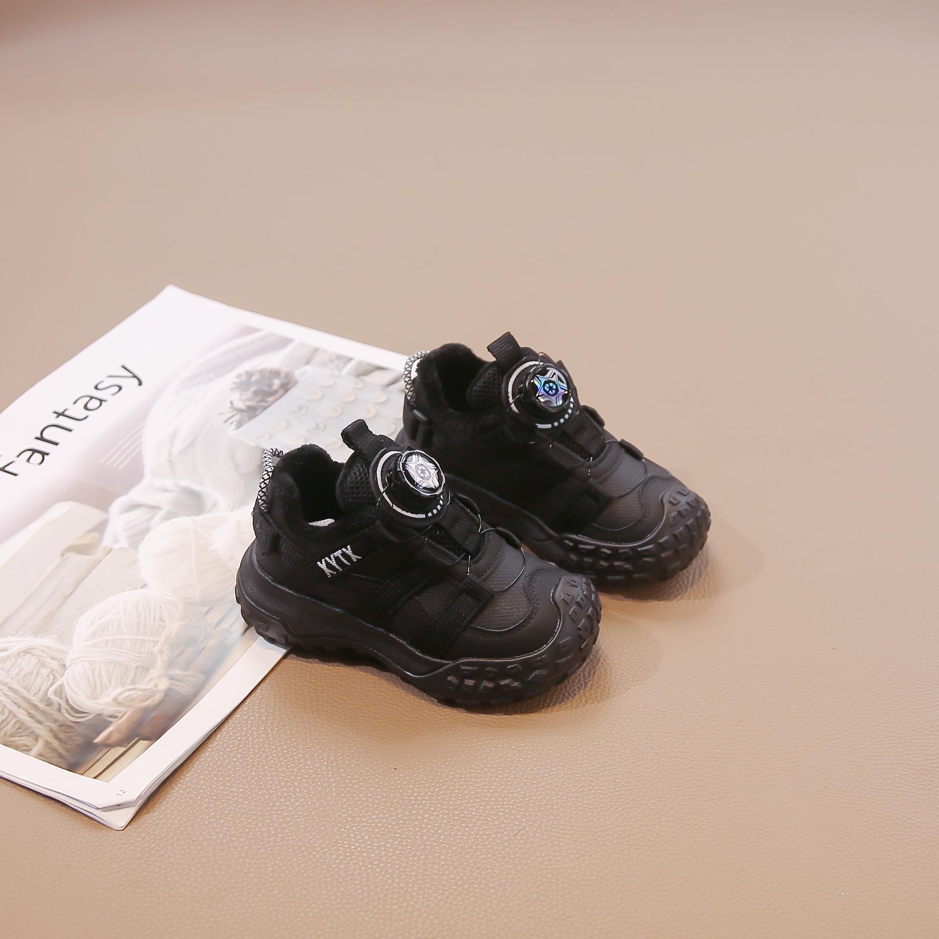 New winter children s sneakers for girls plush medium and large children s two cotton dad shoes The inner length of size 31 is 18.8cm
New winter children s sneakers for girls plush medium and large children s two cotton dad shoes The inner length of size 31 is 18.8cm