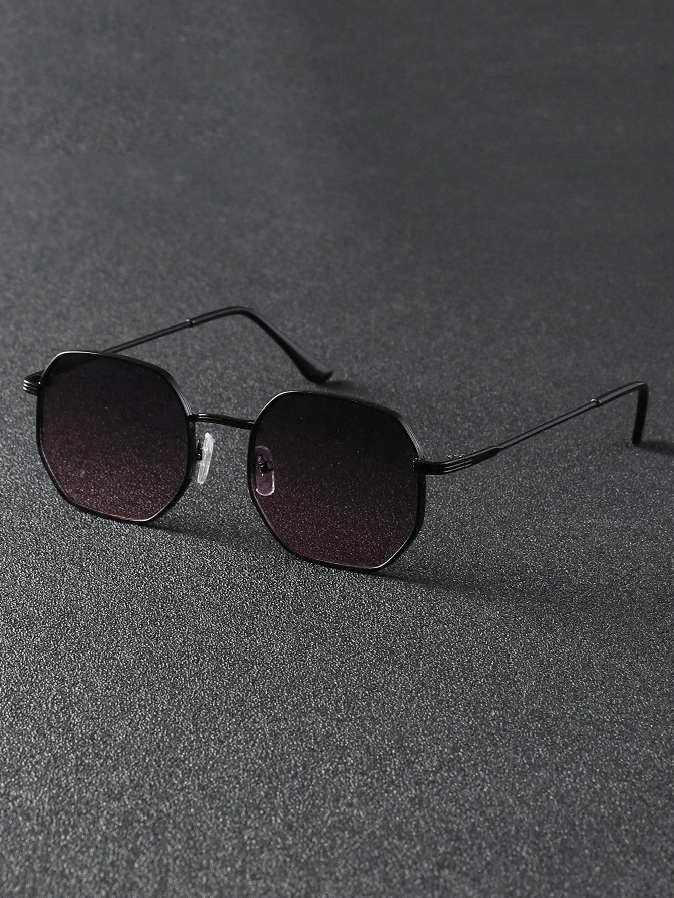 A pair of men s metal frame sunglasses with geometric edges, personalized texture, trendy style, suitable for outdoor vacation a розовый
A pair of men s metal frame sunglasses with geometric edges, personalized texture, trendy style, suitable for outdoor vacation a розовый