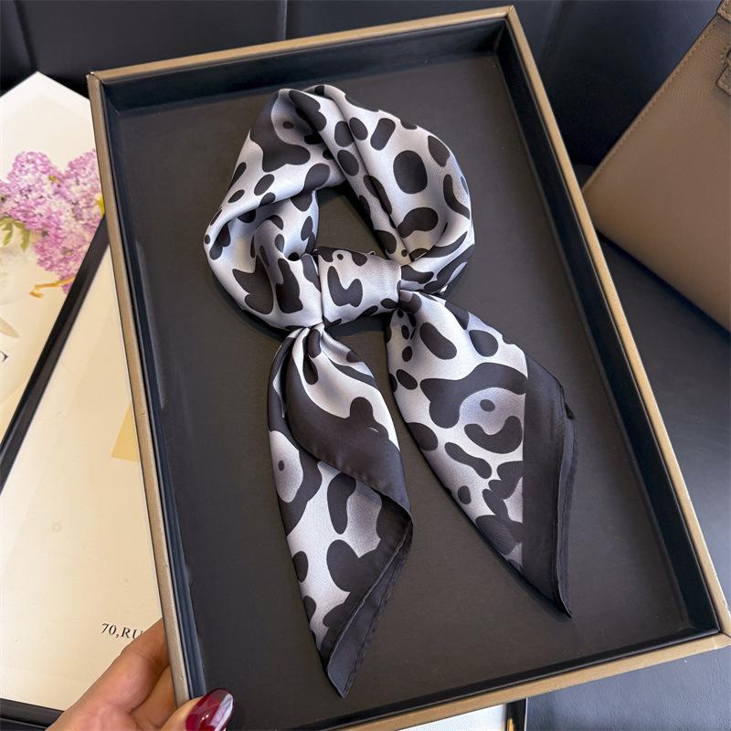 Scarf Accesories Hijab Silk Fashion Shawl Wraps Bandana Headband Ribbon Hair Bands Designer Headscarf Luxury Brands Femme 70x70cm
Scarf Accesories Hijab Silk Fashion Shawl Wraps Bandana Headband Ribbon Hair Bands Designer Headscarf Luxury Brands Femme 70x70cm
