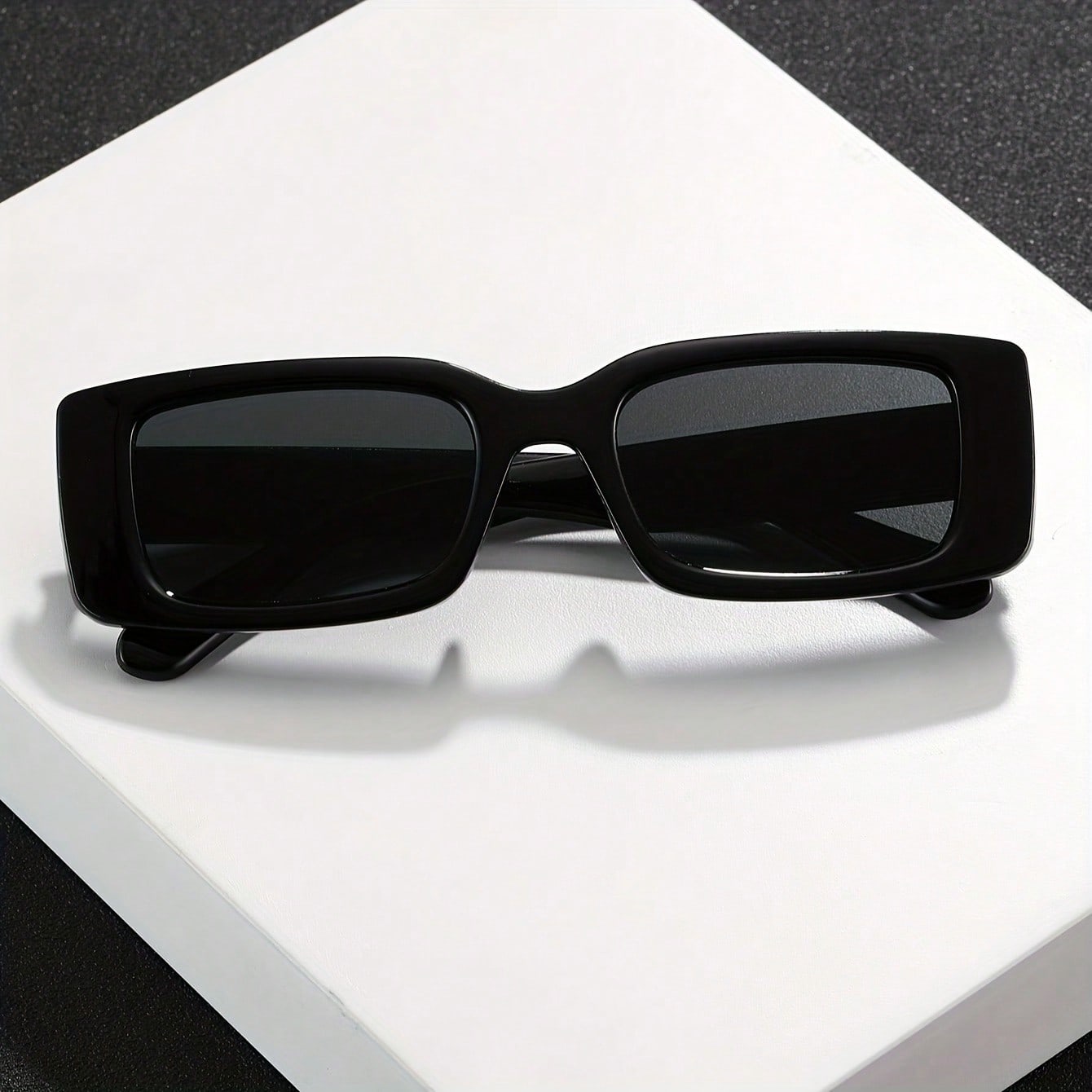 Men And Women s Fashion Square Black Frame Glasses - Casual Style, Suitable For Casual Outfits чёрный
Men And Women s Fashion Square Black Frame Glasses - Casual Style, Suitable For Casual Outfits чёрный