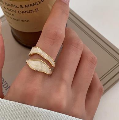 1pc Vintage White Enamel Metal Irregular Shape Geometric Open Adjustable Ring for Women Girl Fashion Jewelry Birthday Gifts Adjustable
1pc Vintage White Enamel Metal Irregular Shape Geometric Open Adjustable Ring for Women Girl Fashion Jewelry Birthday Gifts Adjustable