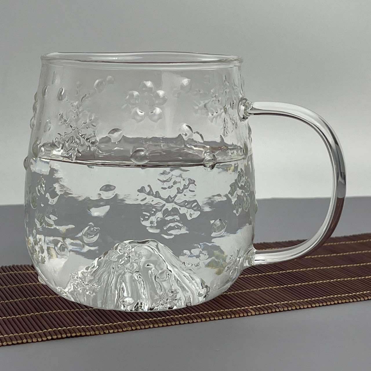 Handle High Borosilicate Glass Snowflake Cup Transparent Fuji Mountain Cup Office Tea Infuser Glass 401-500ml
Handle High Borosilicate Glass Snowflake Cup Transparent Fuji Mountain Cup Office Tea Infuser Glass 401-500ml