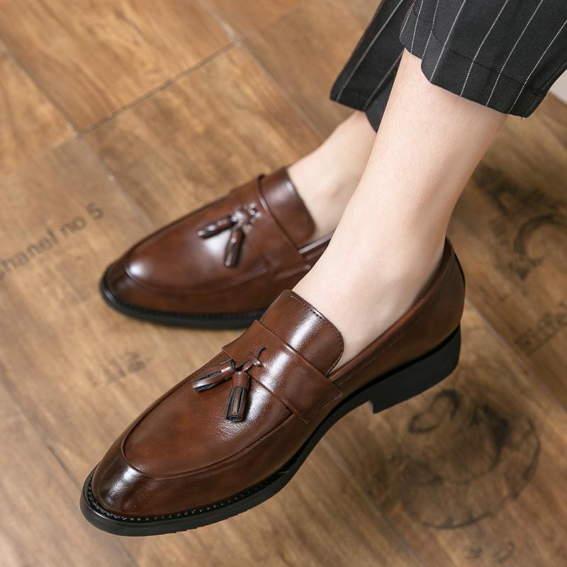Casual leather shoes men s British pointed business dress to work groom wedding nightclub hair stylist Korean version fringed men s shoes 37 чорний
Casual leather shoes men s British pointed business dress to work groom wedding nightclub hair stylist Korean version fringed men s shoes 37 чорний