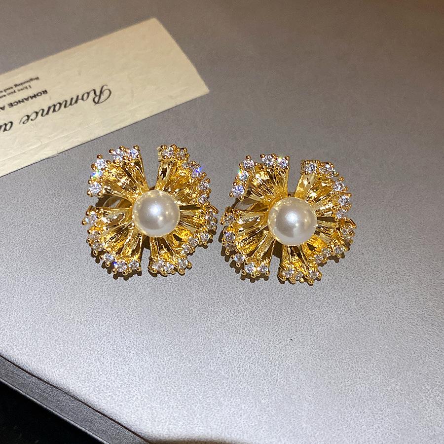 K real gold electroplated zircon pearl flower earclip personalized simple fashion earrings light luxury high-end earrings women
K real gold electroplated zircon pearl flower earclip personalized simple fashion earrings light luxury high-end earrings women