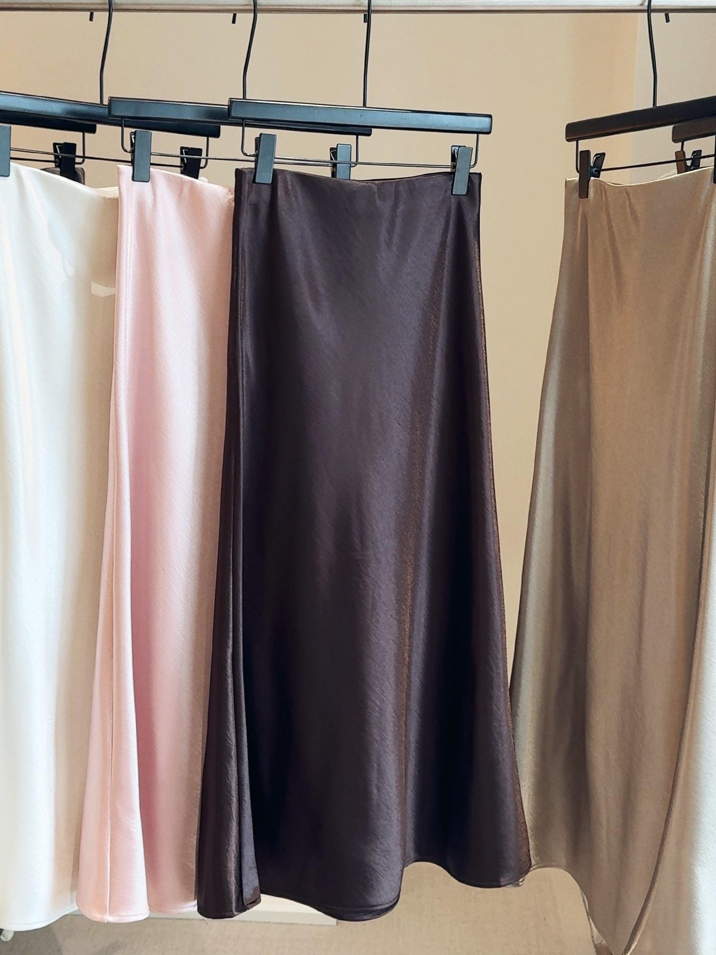 New thickened acetic acid satin silk glossy fishtail skirt women s a-word hip-wrapped thin and drape skirt L
New thickened acetic acid satin silk glossy fishtail skirt women s a-word hip-wrapped thin and drape skirt L