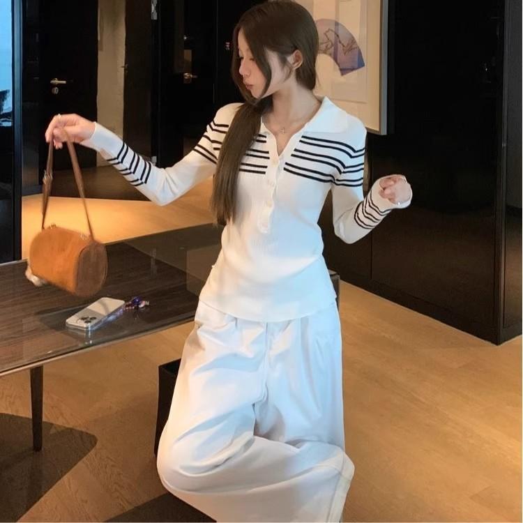 Casual contrasting color Polo neck striped knitted long-sleeved shirt with women s autumn new semi-open neck long-sleeved shirt one size fits all
Casual contrasting color Polo neck striped knitted long-sleeved shirt with women s autumn new semi-open neck long-sleeved shirt one size fits all