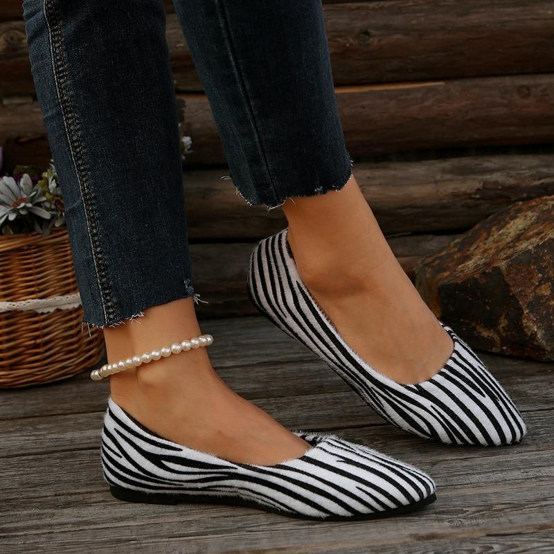 New single shoes shallow mouth suede pointed flat bottom versatile emale shoes Doudou shoes 36
New single shoes shallow mouth suede pointed flat bottom versatile emale shoes Doudou shoes 36