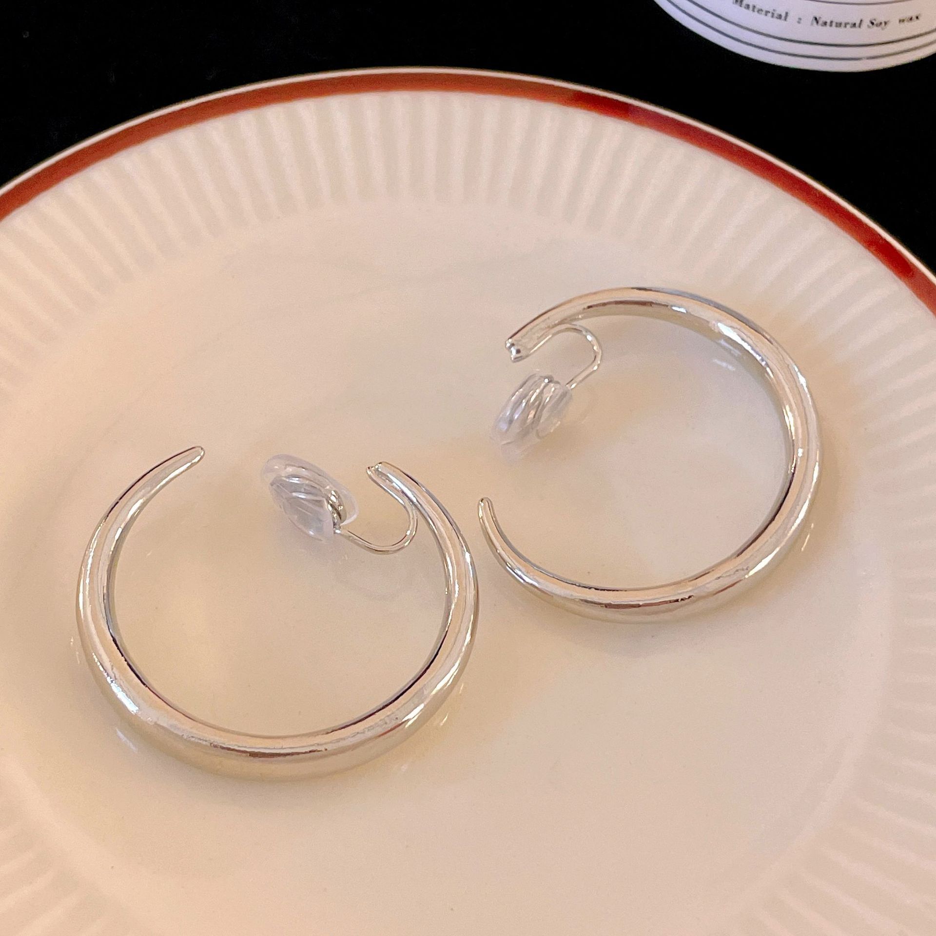 Silver Needle Simple Round Geometric Earrings Fashion ins Premium Earrings Niche Commuter Design Earrings
Silver Needle Simple Round Geometric Earrings Fashion ins Premium Earrings Niche Commuter Design Earrings
