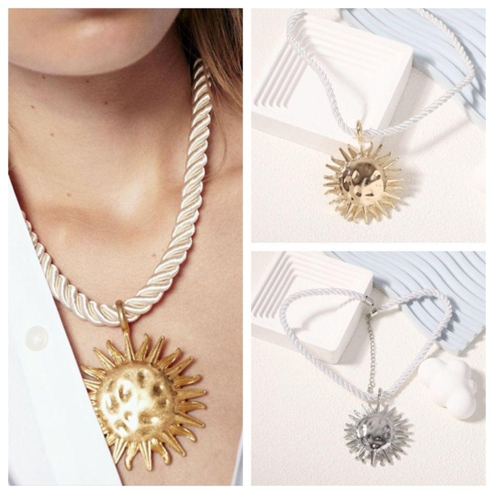 Light Luxury Sunflower Pendant Necklace Beach Vacation Style Collarbone Chain Women Style 2
Light Luxury Sunflower Pendant Necklace Beach Vacation Style Collarbone Chain Women Style 2