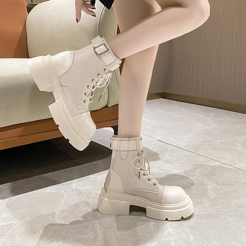 Martin boots women s autumn 2024 new handsome small platform boots black British style belt buckle short boots 35
Martin boots women s autumn 2024 new handsome small platform boots black British style belt buckle short boots 35