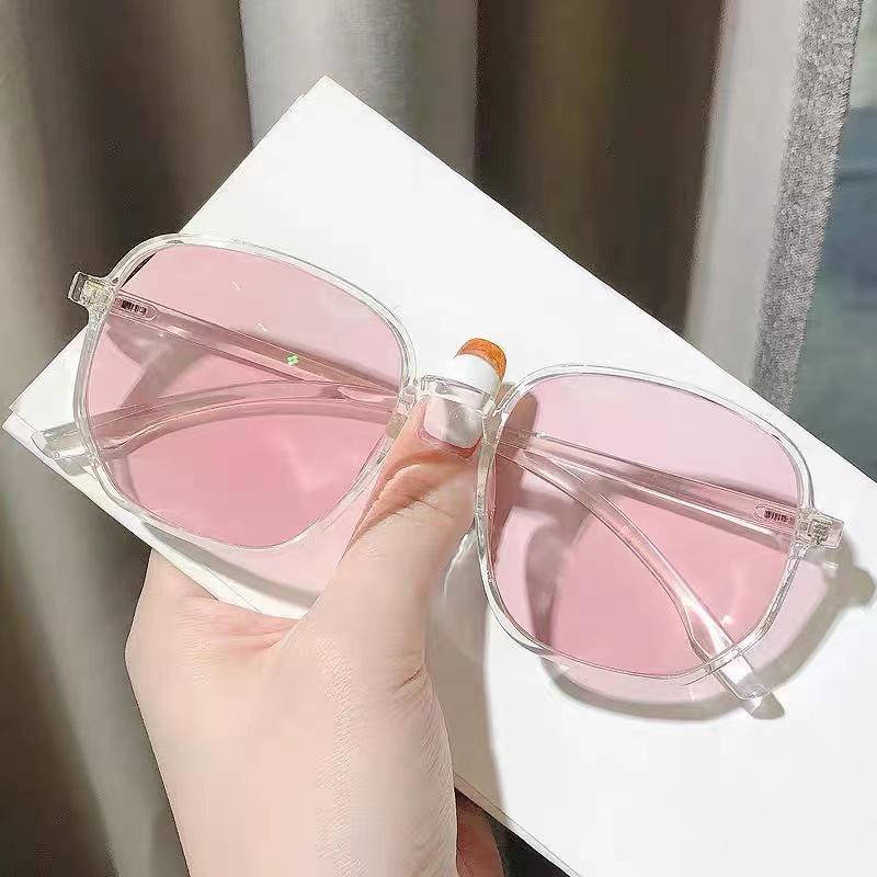 Женские модные солнцезащитные очки-хамелеоны, блокирующие УФ- и синий свет: Большое похудение лица, светочувствительный, стиль инфлюенсера.
Женские модные солнцезащитные очки-хамелеоны, блокирующие УФ- и синий свет: Большое похудение лица, светочувствительный, стиль инфлюенсера.