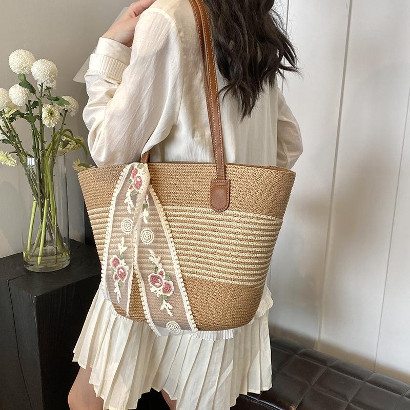 Straw big bag women s new fashionable large-capacity shoulder bucket bag casual versatile beach bag
Straw big bag women s new fashionable large-capacity shoulder bucket bag casual versatile beach bag