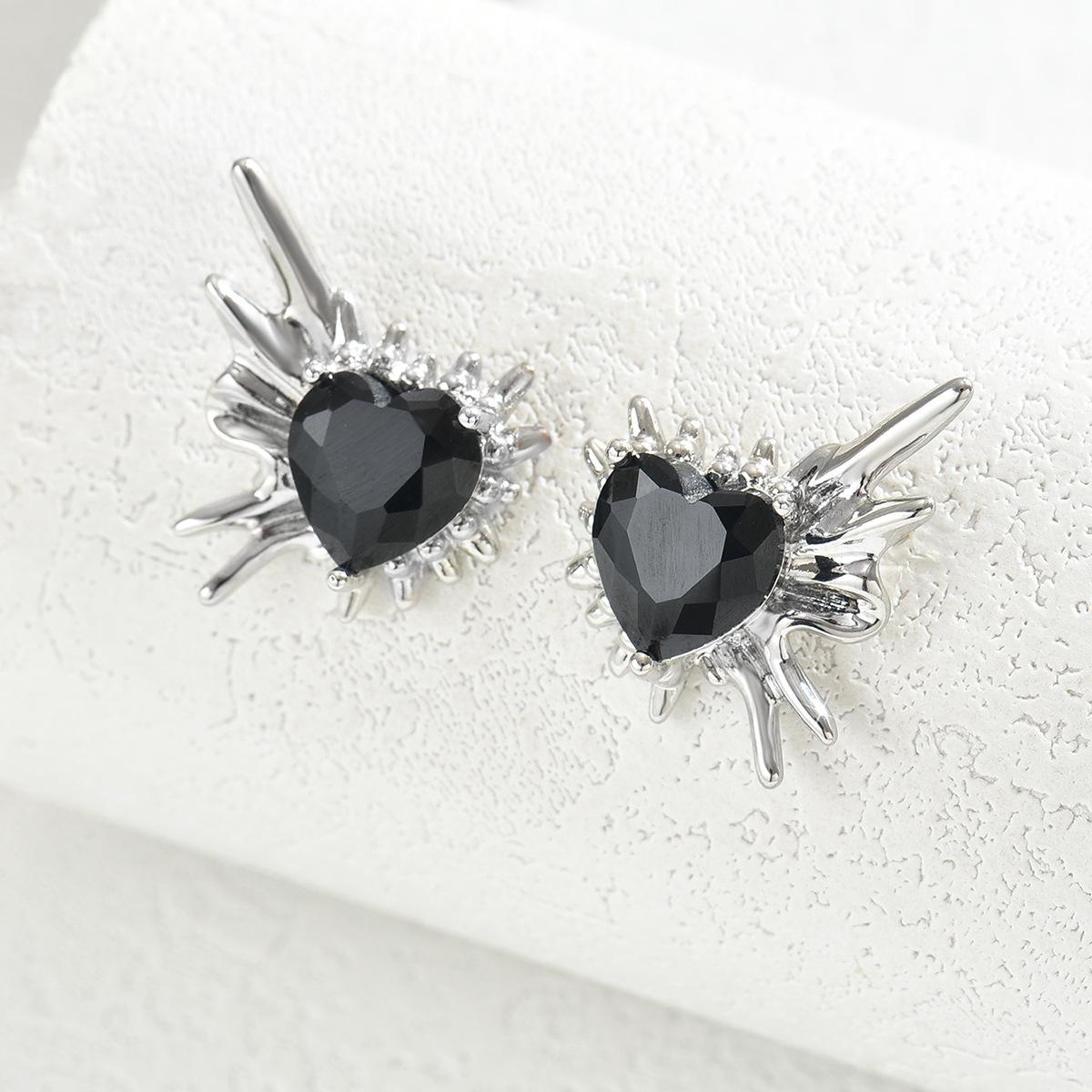 Small fresh and sweet earrings, simple love set with black diamond design stud earrings, versatile earrings.
Small fresh and sweet earrings, simple love set with black diamond design stud earrings, versatile earrings.