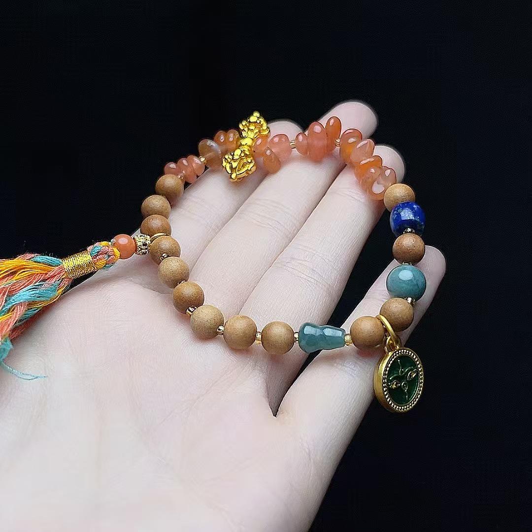 Nan Hong Sandalwood & Hetian Jade Unisex Retro Bracelet
Nan Hong Sandalwood & Hetian Jade Unisex Retro Bracelet